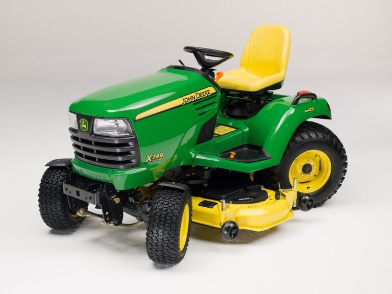 Traktorek ogrodowy John Deere X749 - Biznes Ogrodniczy